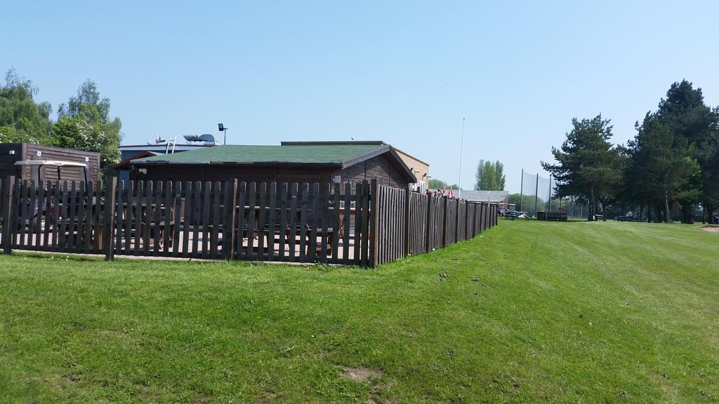 Malkins Bank Golf Club Sandbach Exterior photo