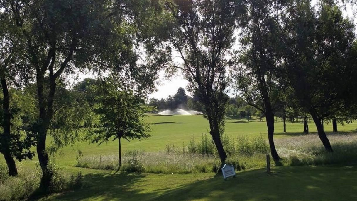 Malkins Bank Golf Club Sandbach Exterior photo